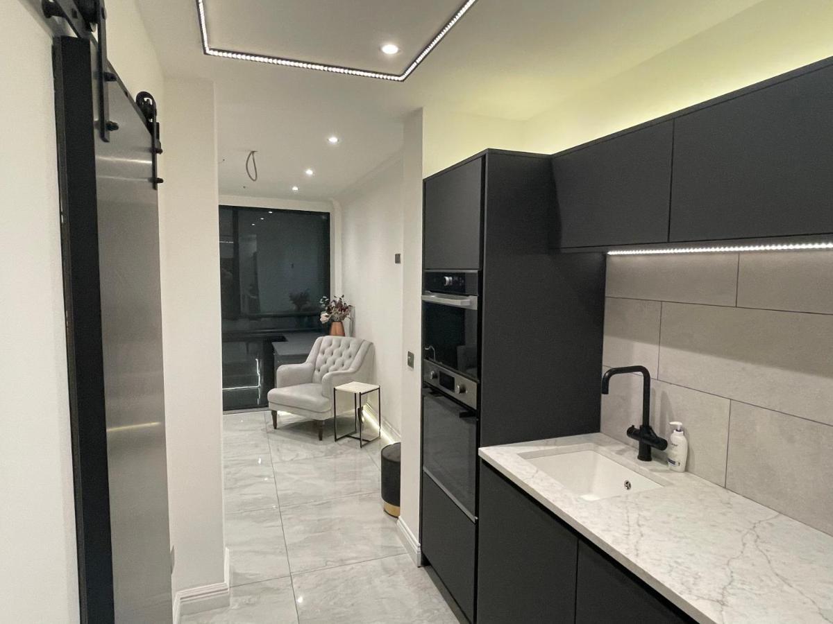 Luxury Apartment Edinburgh Centre With Steam Room ภายนอก รูปภาพ